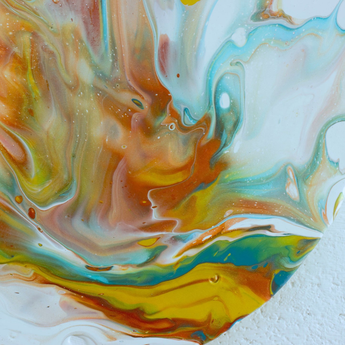 Acrilico su Tela: Identità Generate