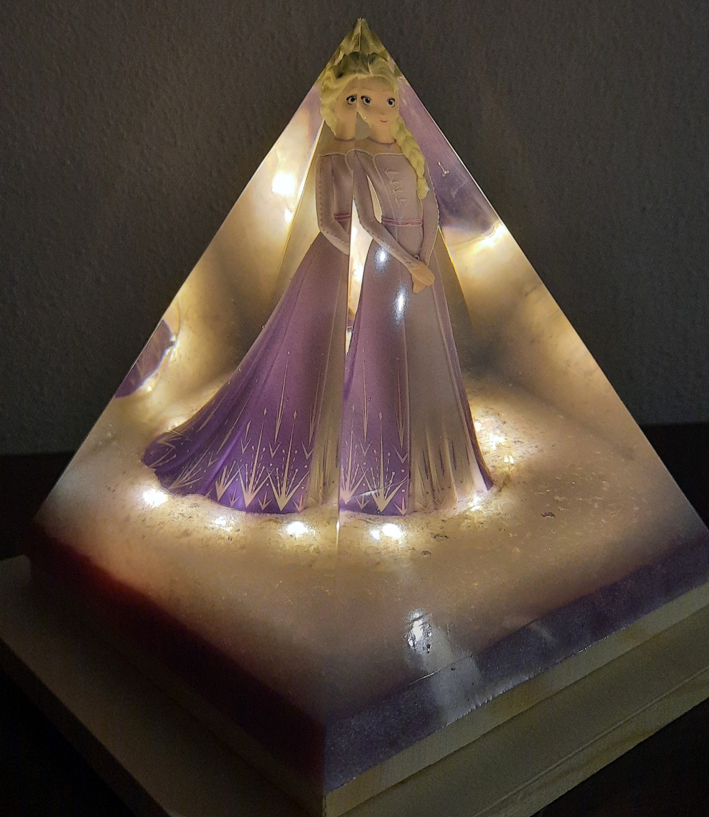 Objects: Fantasy Pyramid Light